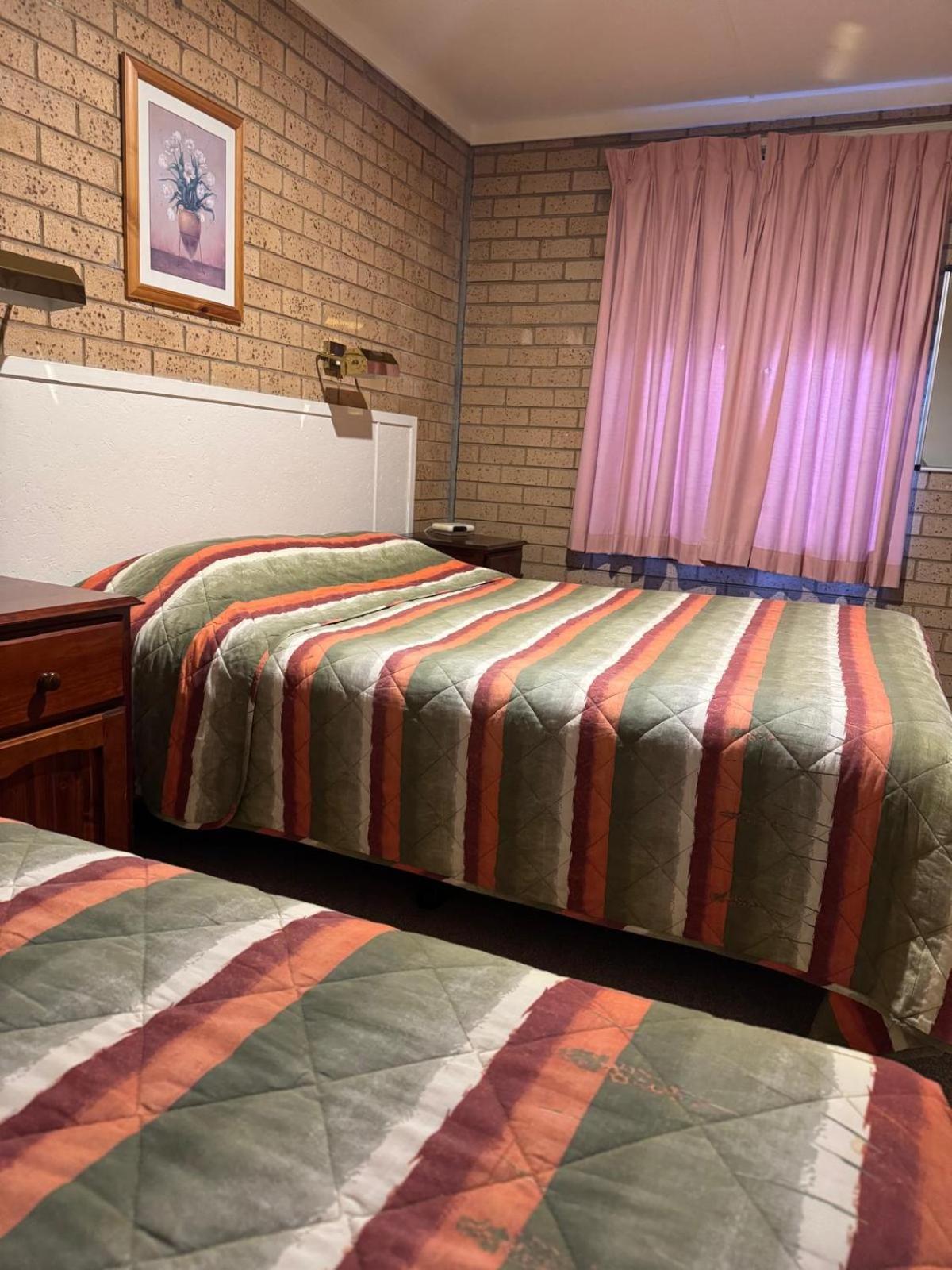 Lone Pine Motel Корова Экстерьер фото