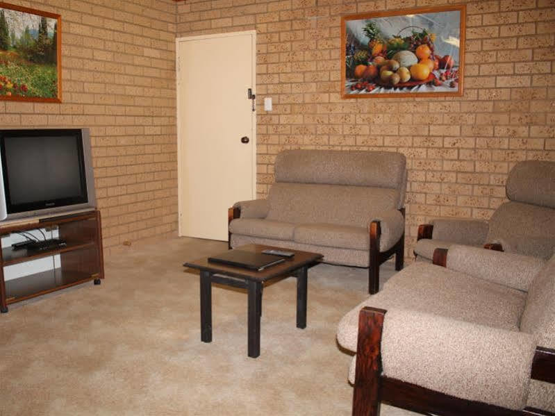 Lone Pine Motel Корова Экстерьер фото